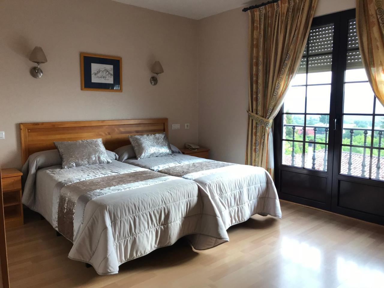 Casa Martin Hotel Poza de la Sal ภายนอก รูปภาพ